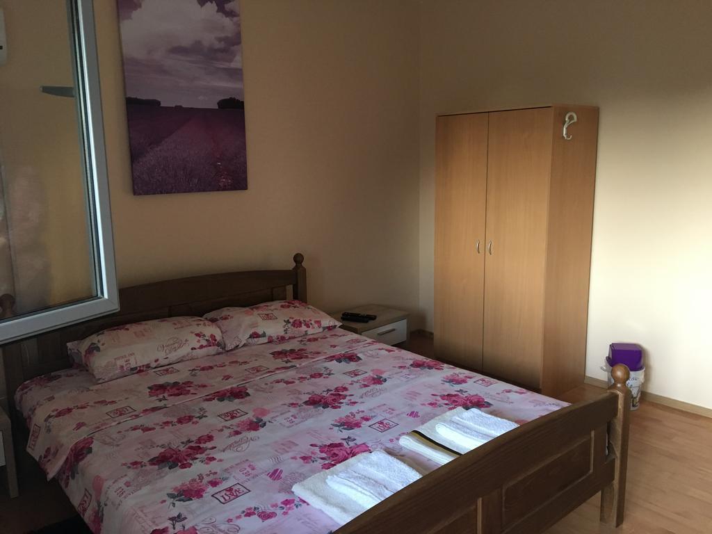 מוסטר Mell Apartments מראה חיצוני תמונה