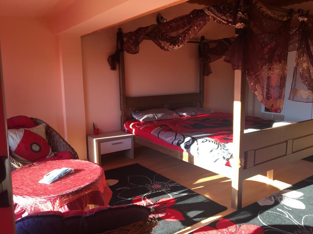 מוסטר Mell Apartments מראה חיצוני תמונה